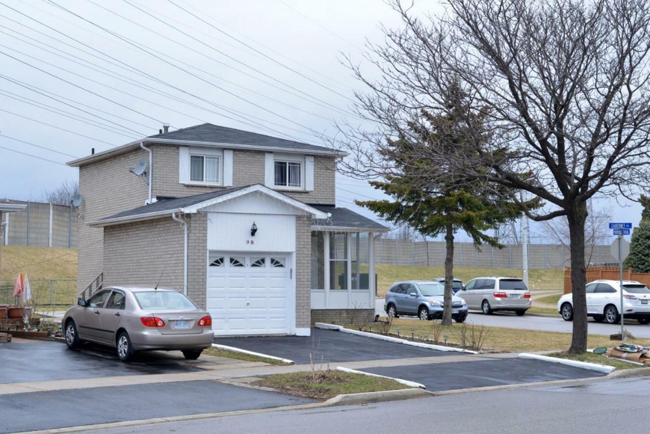 Clean/Cozy Basement Apartment With Kitchen Toronto Exterior photo